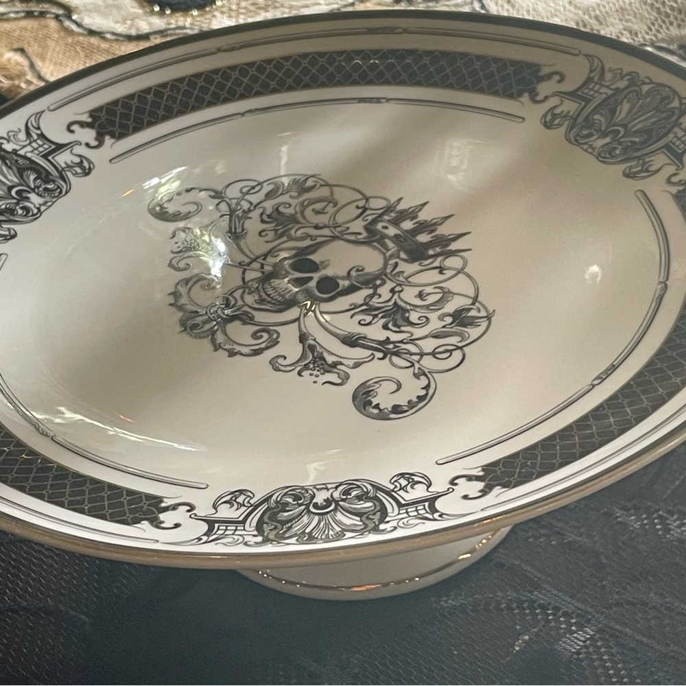 GRACE TEAWARE NWOT Crowned Skull Gothic Design Fine Porcelain Cake Pedestal - Picture 11 of 11